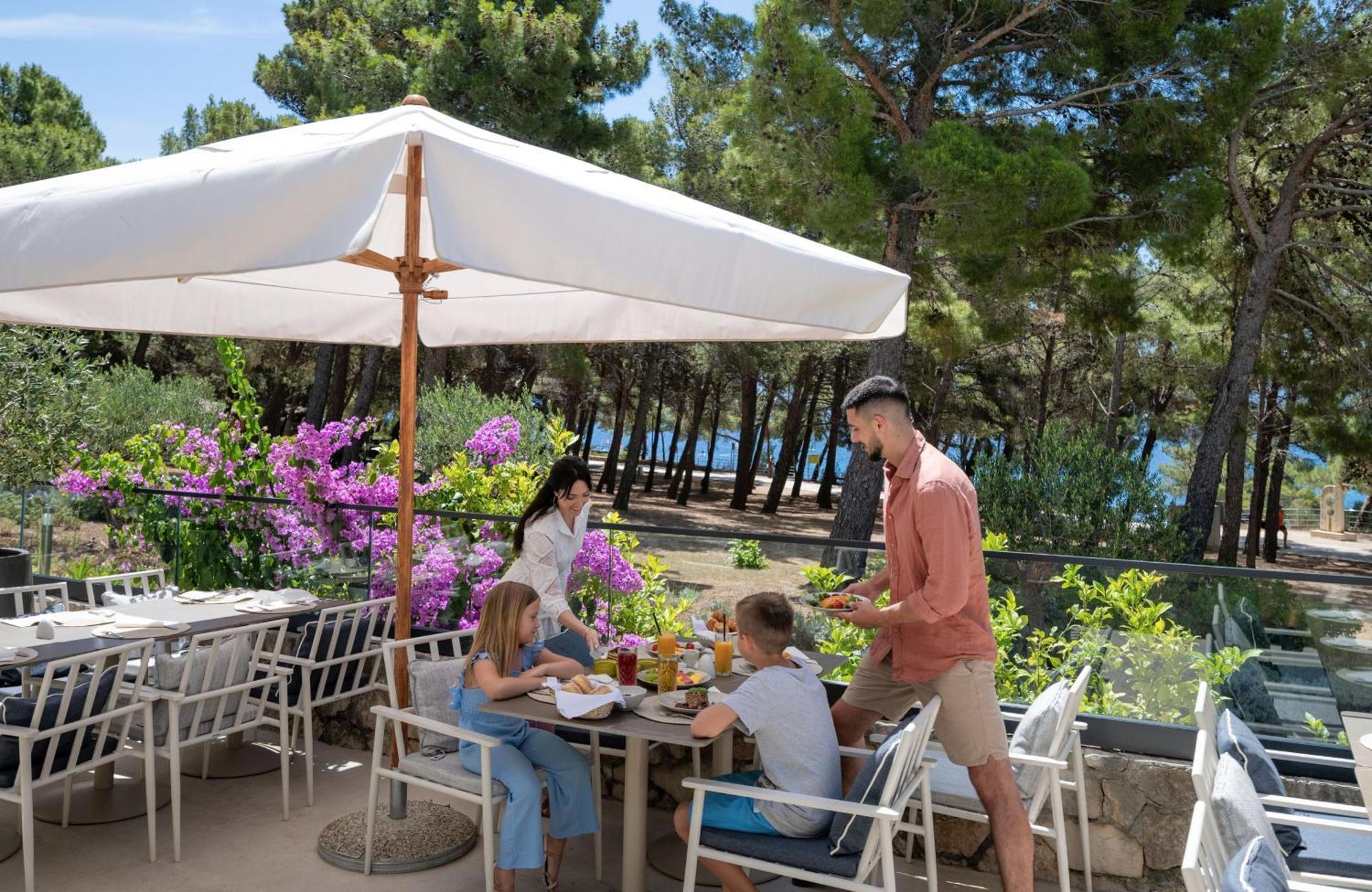 Bluesun Hotel Elaphusa Bol Bagian luar foto