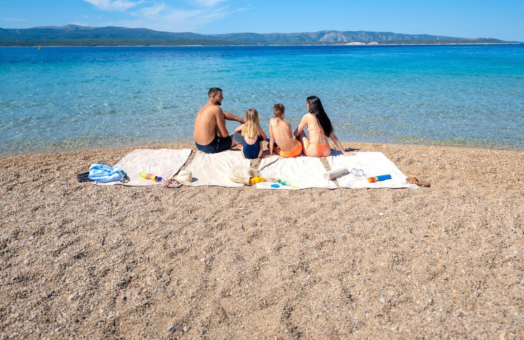 Bluesun Hotel Elaphusa Bol Bagian luar foto