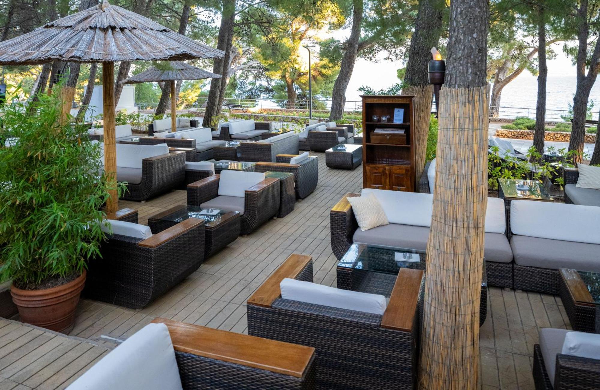 Bluesun Hotel Elaphusa Bol Bagian luar foto