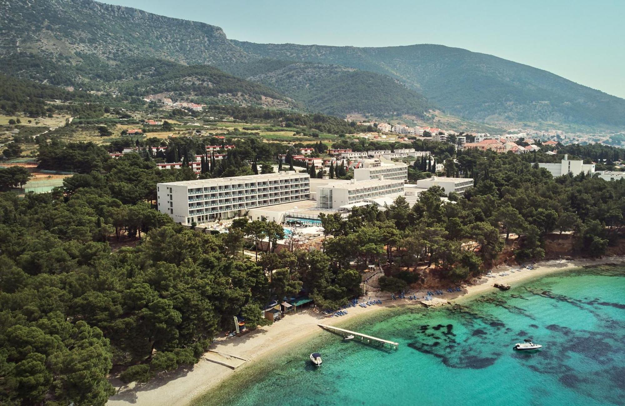 Bluesun Hotel Elaphusa Bol Bagian luar foto